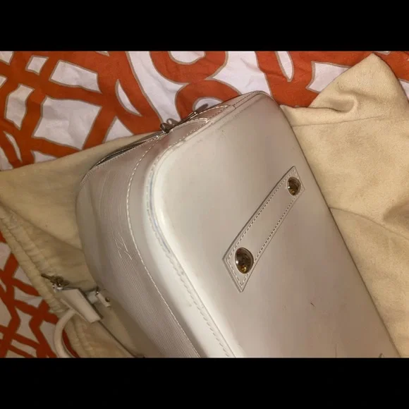 Authentic Louis Vuitton Alma Epi - Picture 6 of 8